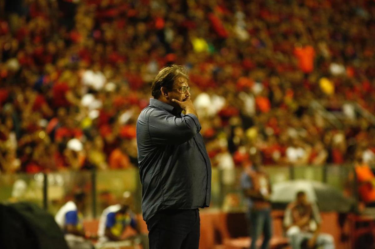 Com o empate no ltimo minuto da partida, Rubro-negro pernambucano saiu vaiado da Ilha do Retiro 