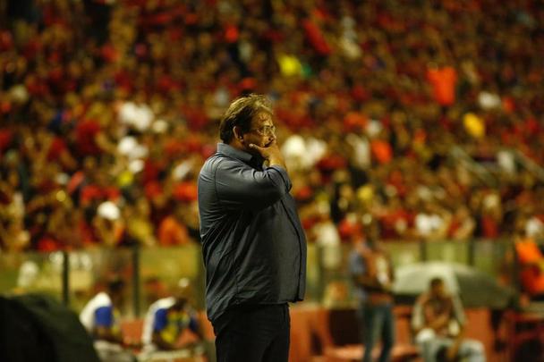Com o empate no último minuto da partida, Rubro-negro pernambucano saiu vaiado da Ilha do Retiro