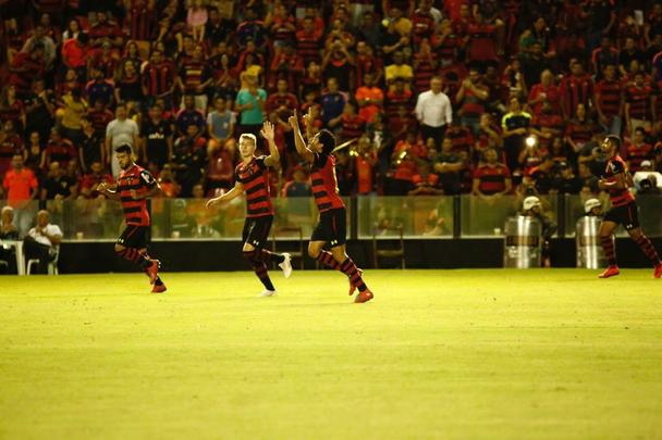 Com o empate no último minuto da partida, Rubro-negro pernambucano saiu vaiado da Ilha do Retiro