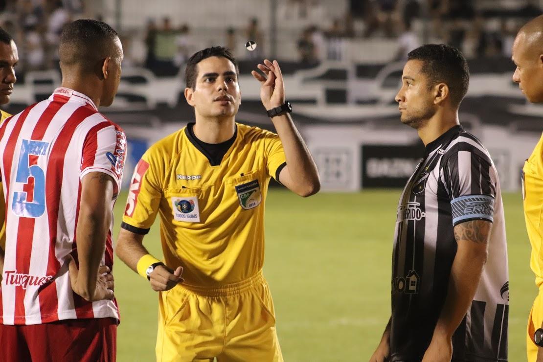 Equipes se enfrentaram neste domingo no estdio Frasqueiro, em Natal.
