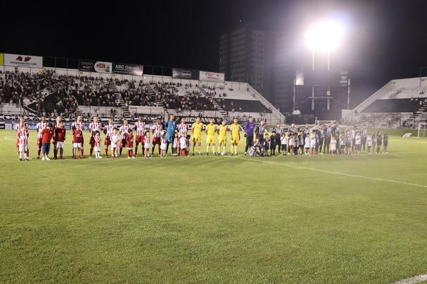 Equipes se enfrentaram neste domingo no est�dio Frasqueir�o, em Natal.