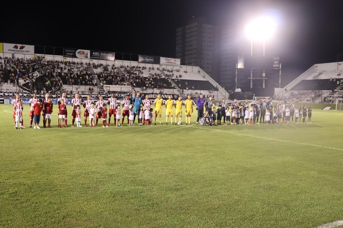 Equipes se enfrentaram neste domingo no estdio Frasqueiro, em Natal. 