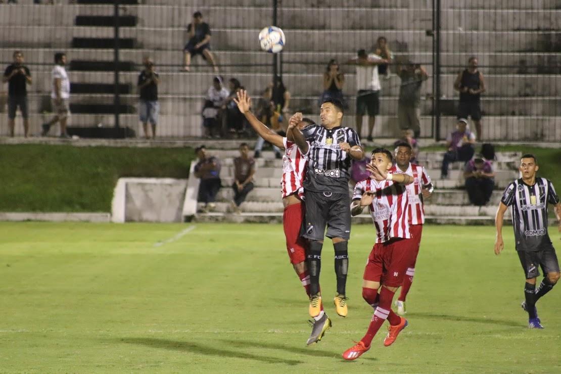 Equipes se enfrentaram neste domingo no estdio Frasqueiro, em Natal. 