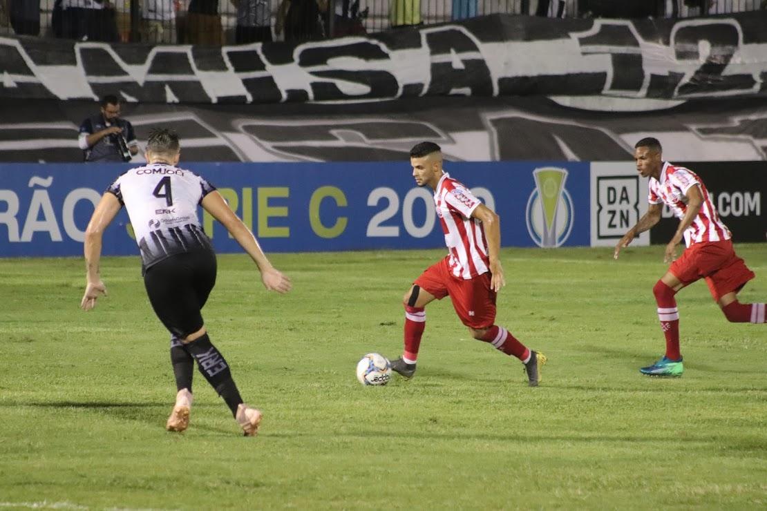 Equipes se enfrentaram neste domingo no estdio Frasqueiro, em Natal. 
