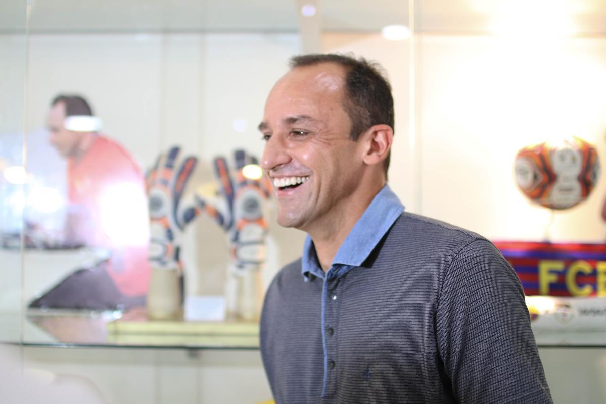 Goleiro doou par de luvas utilizado por ele na Copa Sul-Americana
