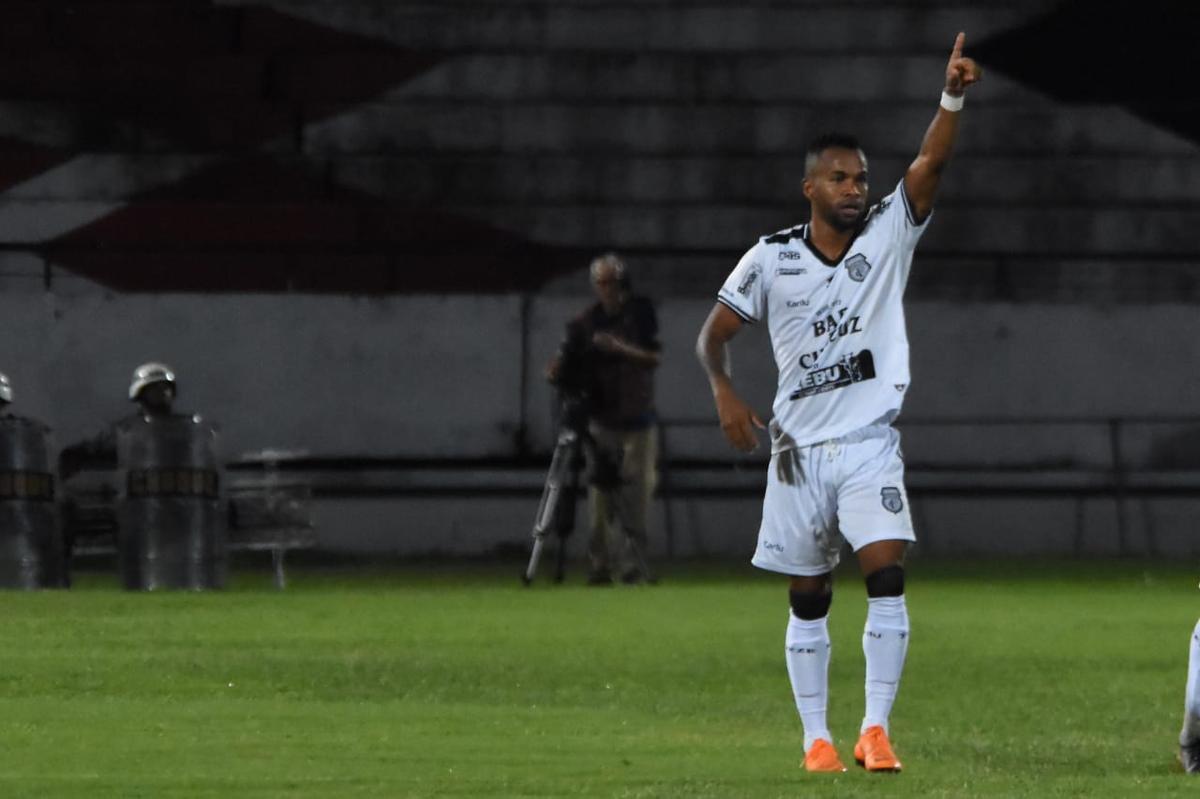Santa Cruz enfrenta o Treze-PB na estreia de ambos os times na Srie C do Campeonato Brasileiro. A partida acontece no estdio do Arruda.