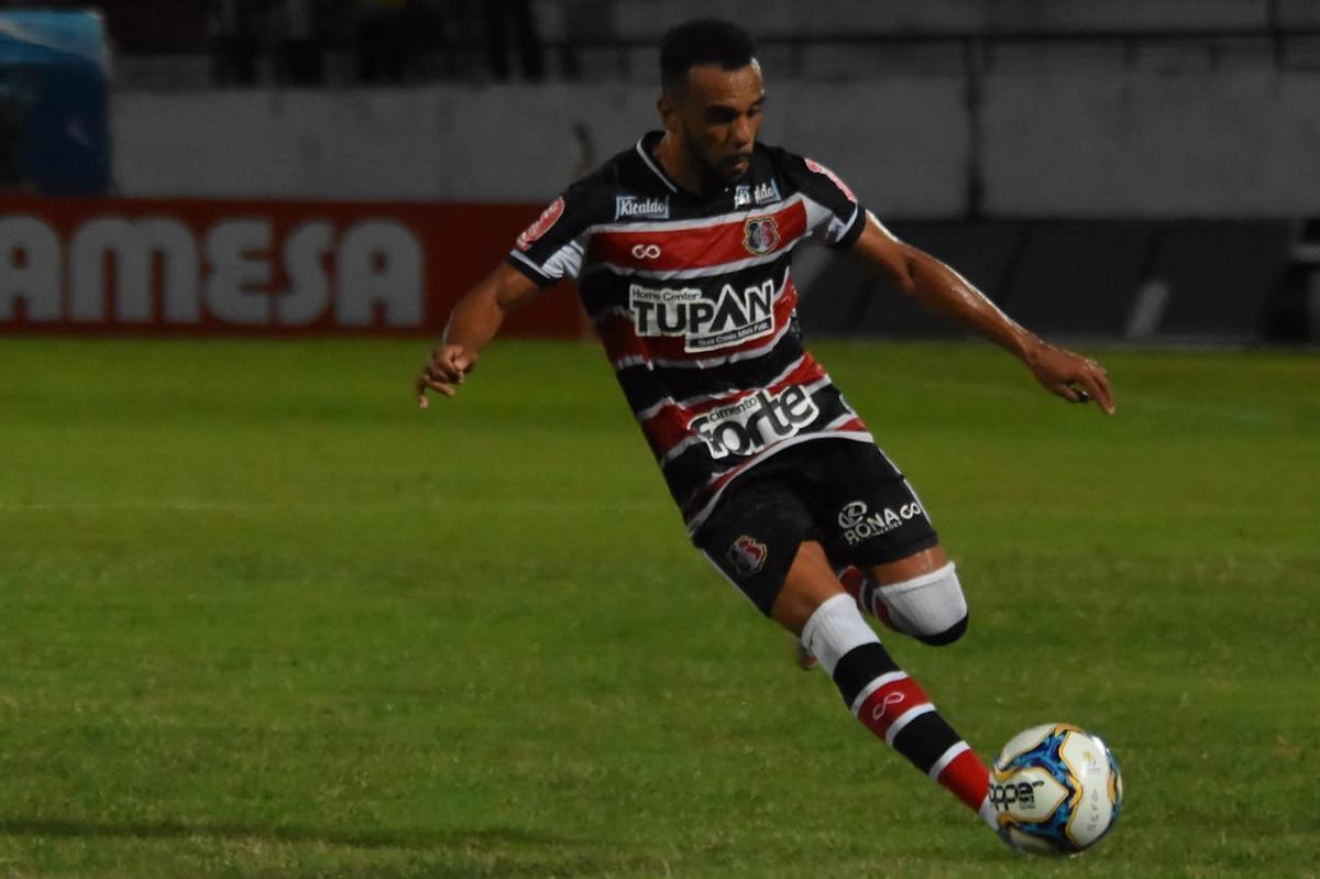 Aps sair perdendo por 2 a 0 no primeiro tempo, Santa Cruz buscou o empate, que saiu aos 51 minutos da etapa final