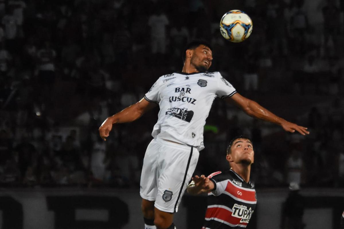 Aps sair perdendo por 2 a 0 no primeiro tempo, Santa Cruz buscou o empate, que saiu aos 51 minutos da etapa final