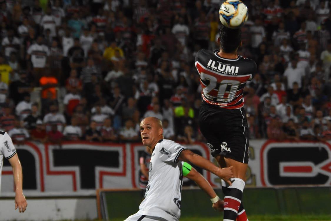 Aps sair perdendo por 2 a 0 no primeiro tempo, Santa Cruz buscou o empate, que saiu aos 51 minutos da etapa final