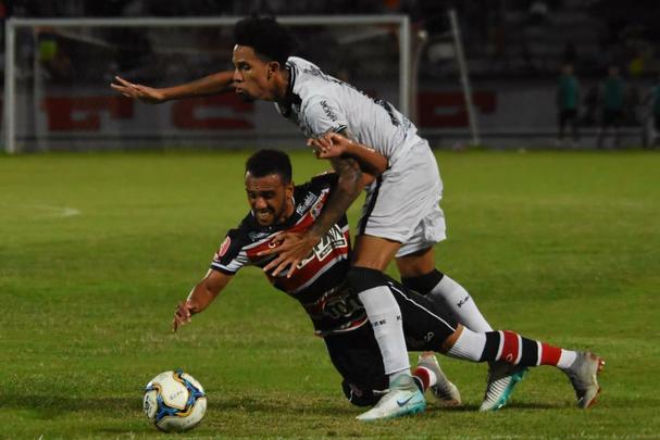 Após sair perdendo por 2 a 0 no primeiro tempo, Santa Cruz buscou o empate, que saiu aos 51 minutos da etapa final