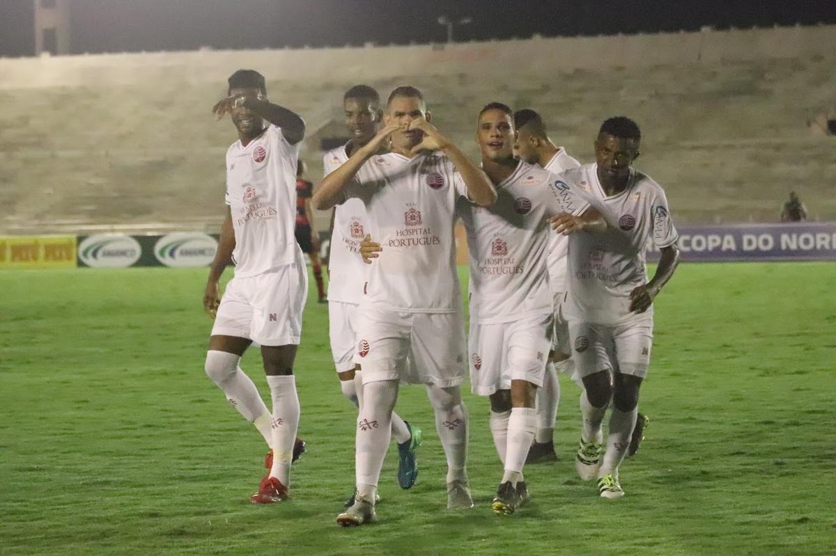 Equipes disputaram o jogo de ida do confronto, que vale uma vaga na fase de grupos da prxima edio