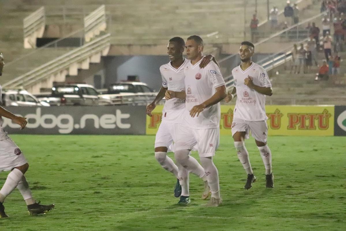 Equipes disputaram o jogo de ida do confronto, que vale uma vaga na fase de grupos da prxima edio