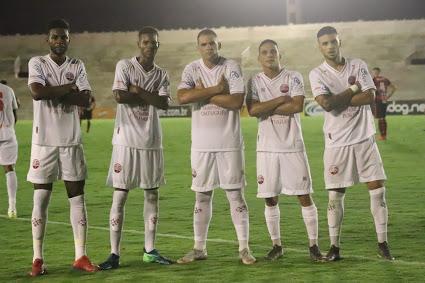 Equipes disputaram o jogo de ida do confronto, que vale uma vaga na fase de grupos da prxima edio
