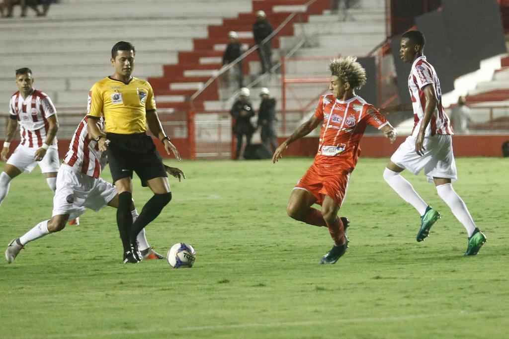 Nutico venceu o Imperatriz-MA aps duas partidas sem vencer, jogando longe de casa, com dois gols de Wallace Pernambucano