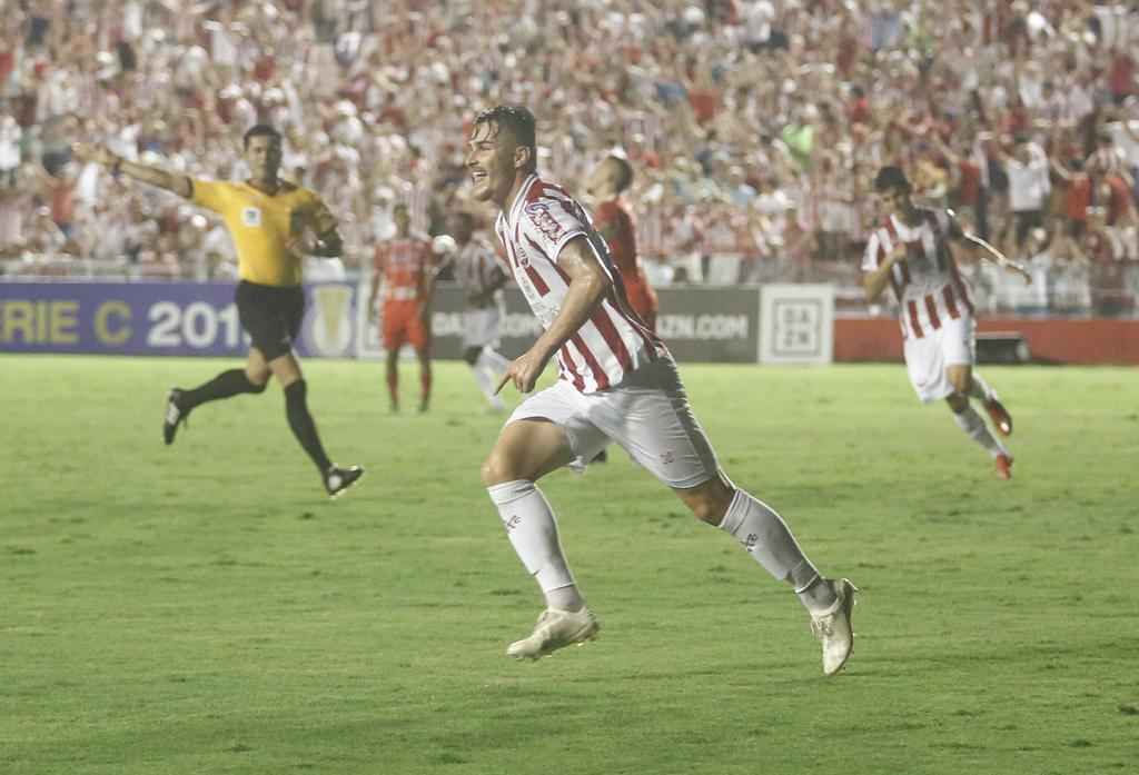 Nutico venceu o Imperatriz-MA aps duas partidas sem vencer, jogando longe de casa, com dois gols de Wallace Pernambucano