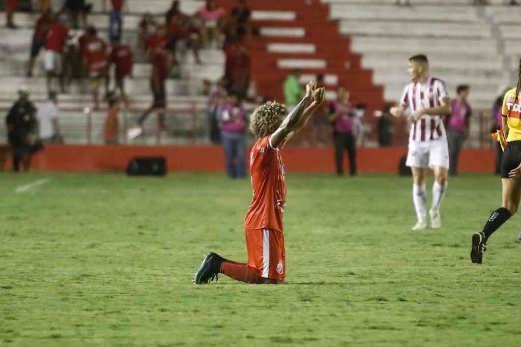 Nutico venceu o Imperatriz-MA aps duas partidas sem vencer, jogando longe de casa, com dois gols de Wallace Pernambucano