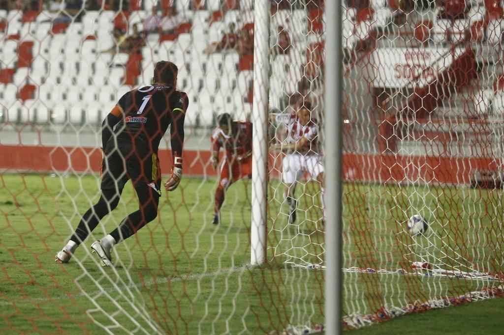 Nutico venceu o Imperatriz-MA aps duas partidas sem vencer, jogando longe de casa, com dois gols de Wallace Pernambucano