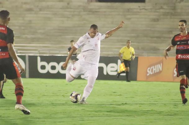 Contra o Campinense, o gol mais bonito at aqui em 2019. De fora da rea, Wallace marcou um golao. O nono na temporada