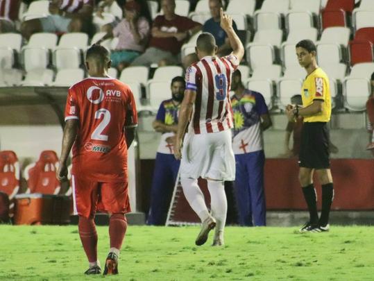 Mais dois gols contra o Imperatriz-MA, pela Srie C. Um em cobrana de falta e outro de cabea. Wallace ainda errou um pnalti nesta partida