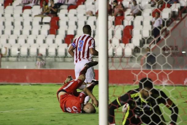 Mais dois gols contra o Imperatriz-MA, pela Srie C. Um em cobrana de falta e outro de cabea. Wallace ainda errou um pnalti nesta partida