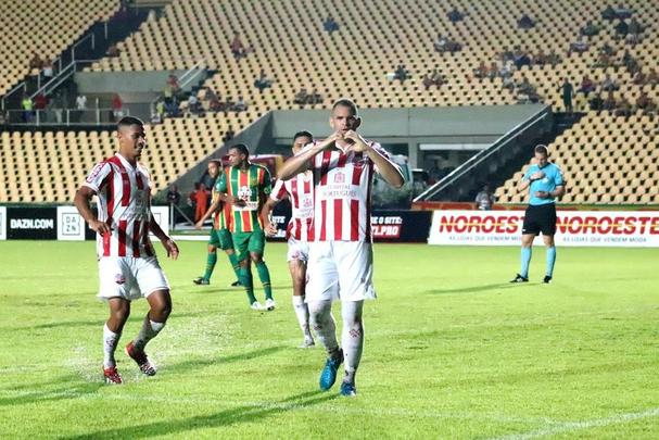 Aps um pequeno jejum, Wallace Pernambucano voltou a marcar contra o Confiana, pela Srie C