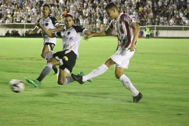 Botafogo-PB e Nutico se enfrentaram por vaga na final da Copa do Nordeste, no estdio Almeido, em Joo Pessoa