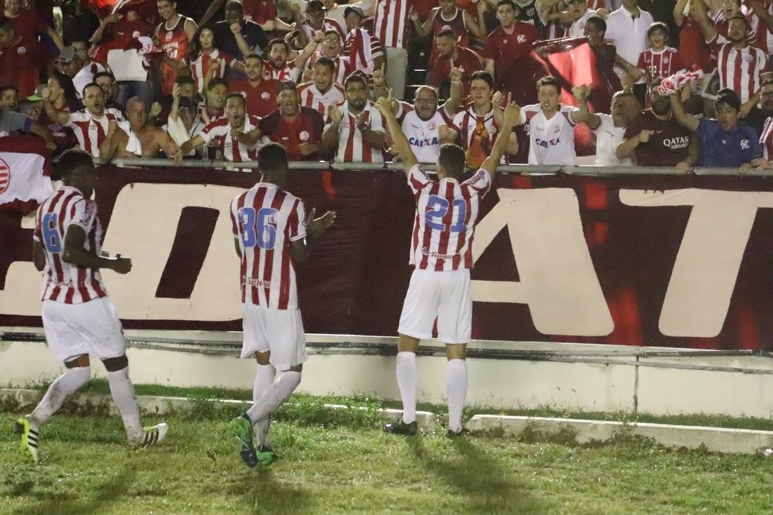 Botafogo-PB e Nutico se enfrentaram por vaga na final da Copa do Nordeste, no estdio Almeido, em Joo Pessoa