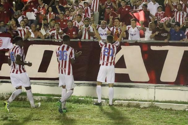 Botafogo-PB e Nutico se enfrentaram por vaga na final da Copa do Nordeste, no estdio Almeido, em Joo Pessoa