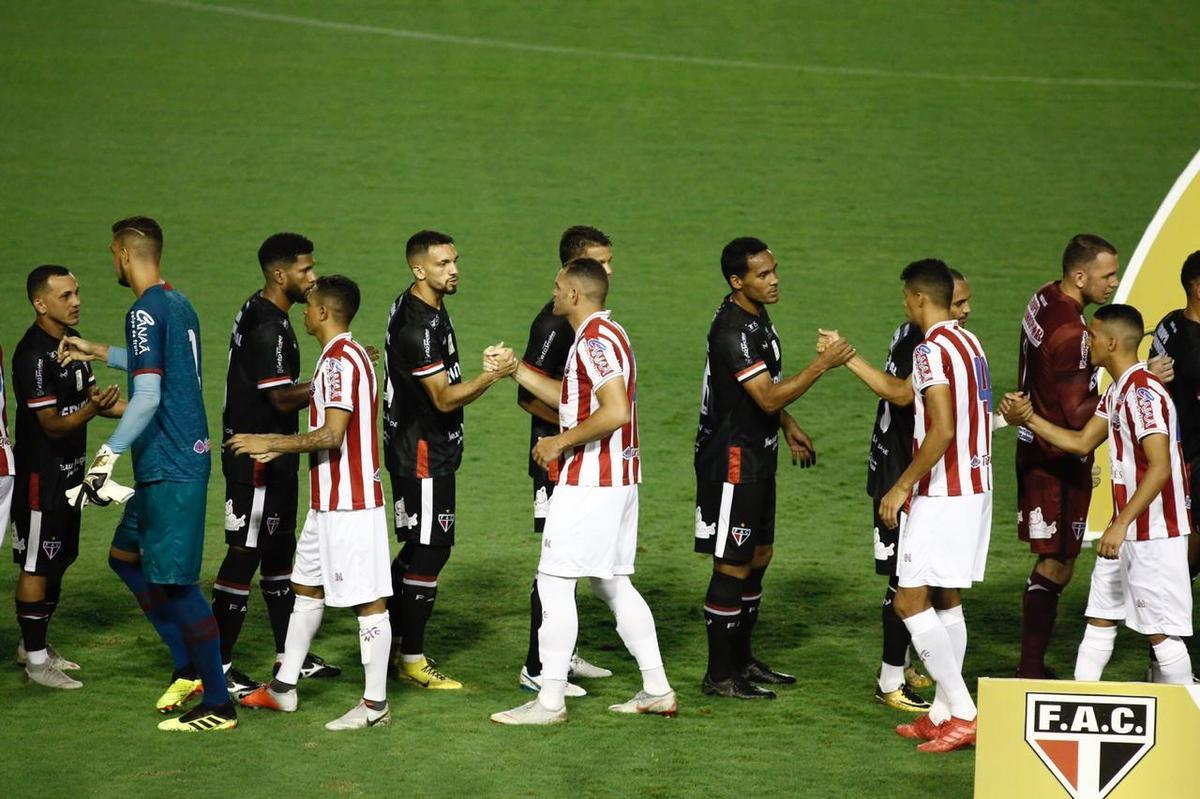 Na nica oportunidade - das poucas criadas - que teve, o Ferrovirio conseguiu furar a defesa do Nutico e sair na vantagem para casa