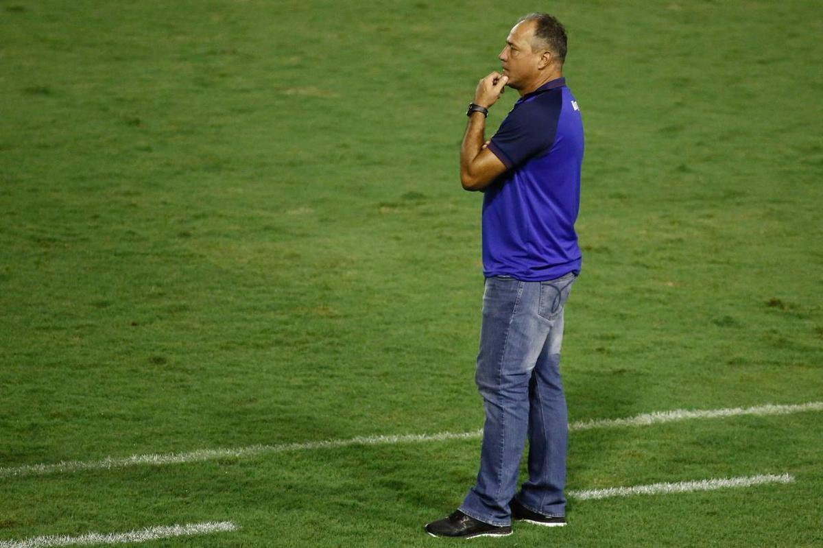 Na nica oportunidade - das poucas criadas - que teve, o Ferrovirio conseguiu furar a defesa do Nutico e sair na vantagem para casa