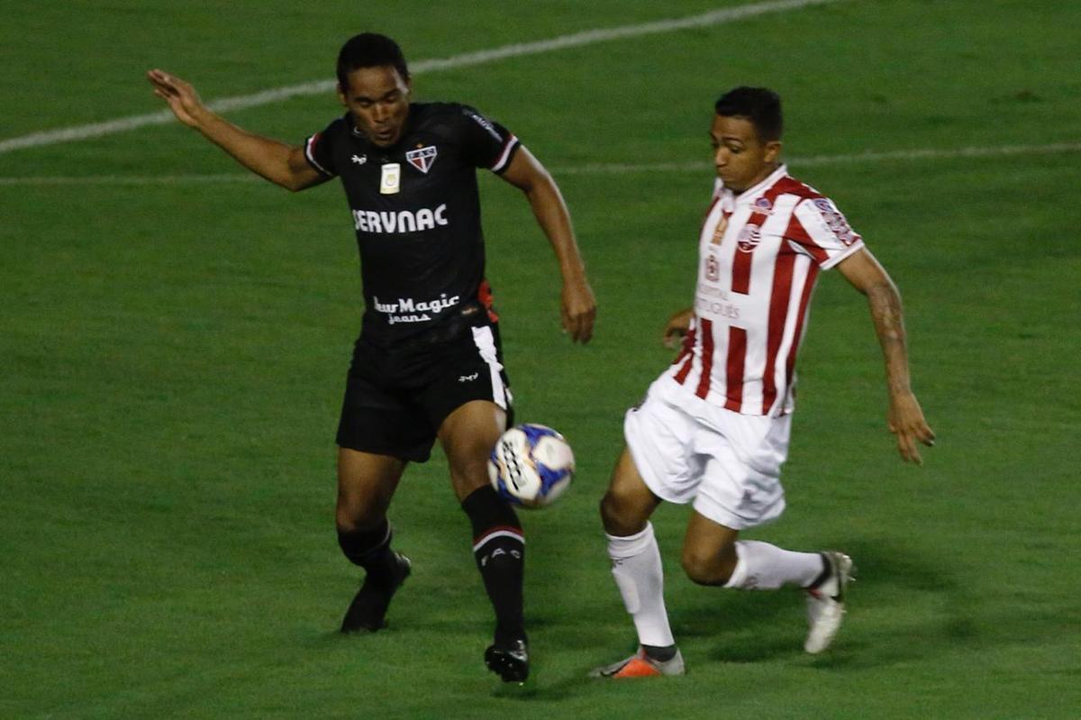 Na nica oportunidade - das poucas criadas - que teve, o Ferrovirio conseguiu furar a defesa do Nutico e sair na vantagem para casa