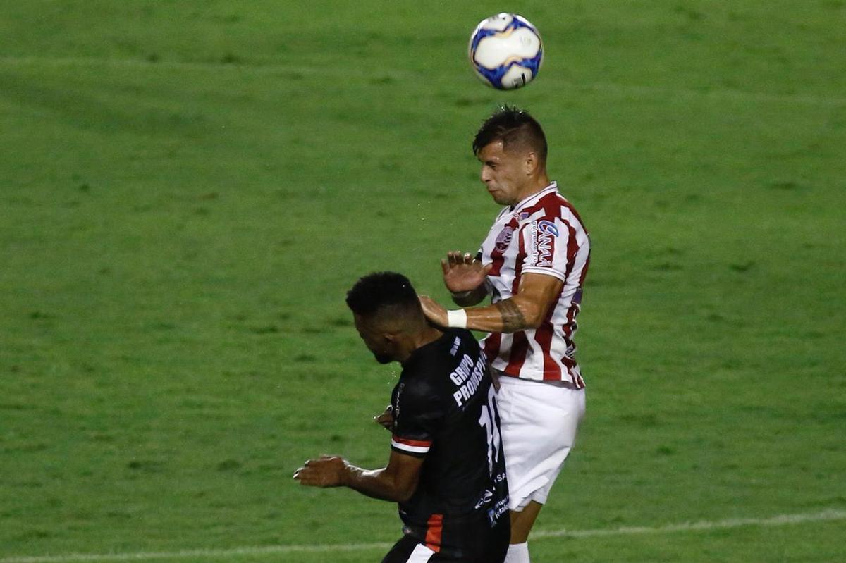 Na nica oportunidade - das poucas criadas - que teve, o Ferrovirio conseguiu furar a defesa do Nutico e sair na vantagem para casa