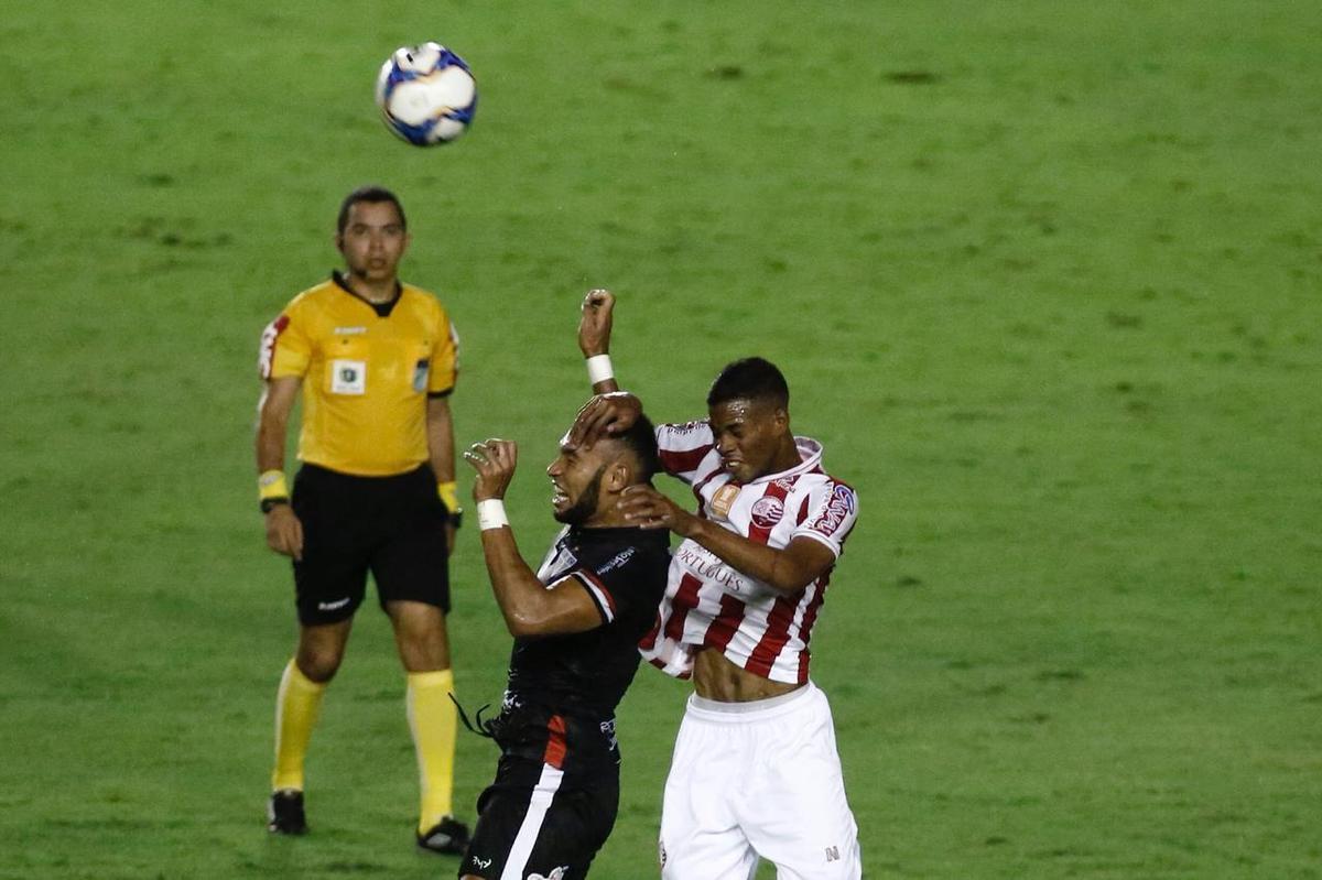 Na nica oportunidade - das poucas criadas - que teve, o Ferrovirio conseguiu furar a defesa do Nutico e sair na vantagem para casa