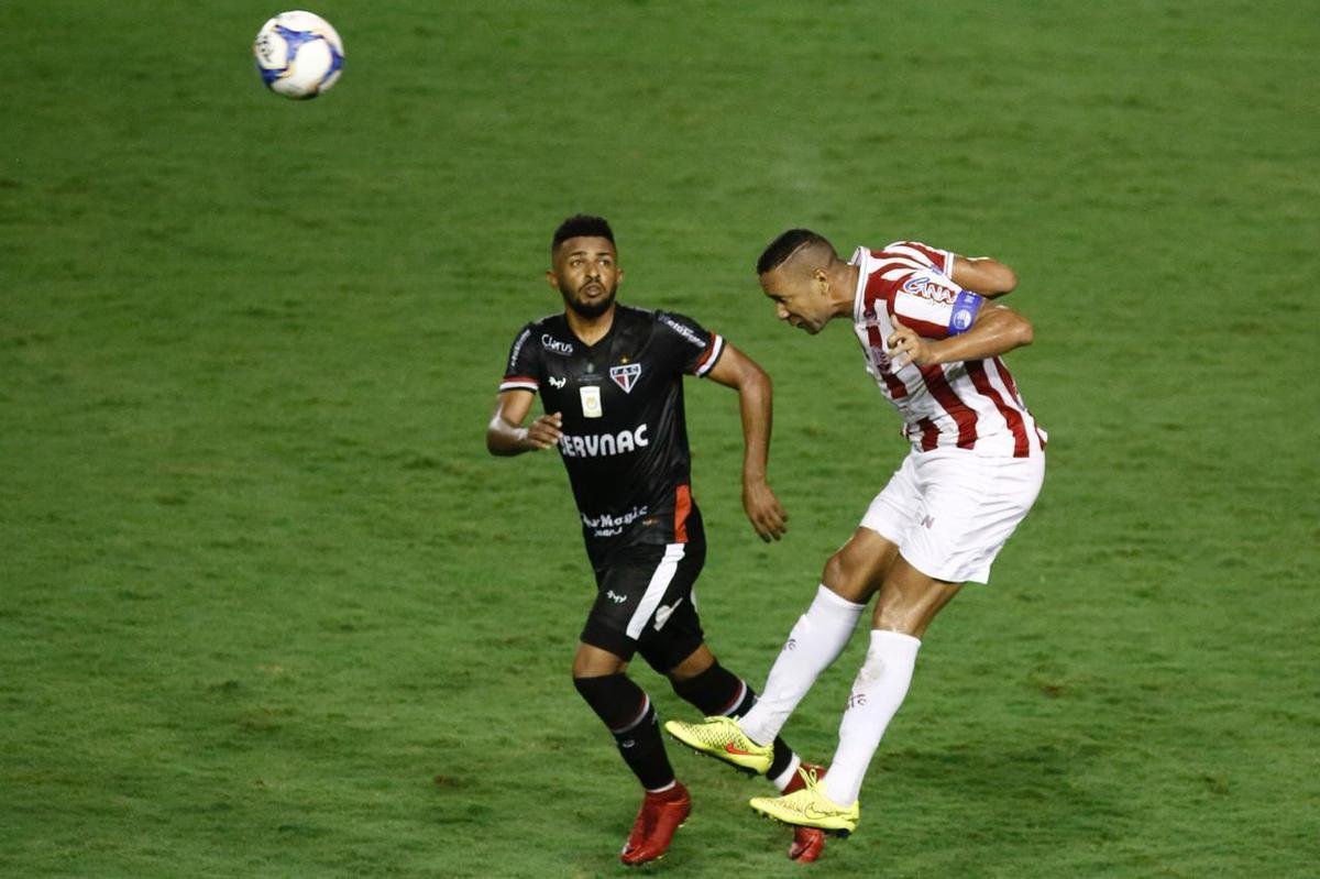 Na nica oportunidade - das poucas criadas - que teve, o Ferrovirio conseguiu furar a defesa do Nutico e sair na vantagem para casa