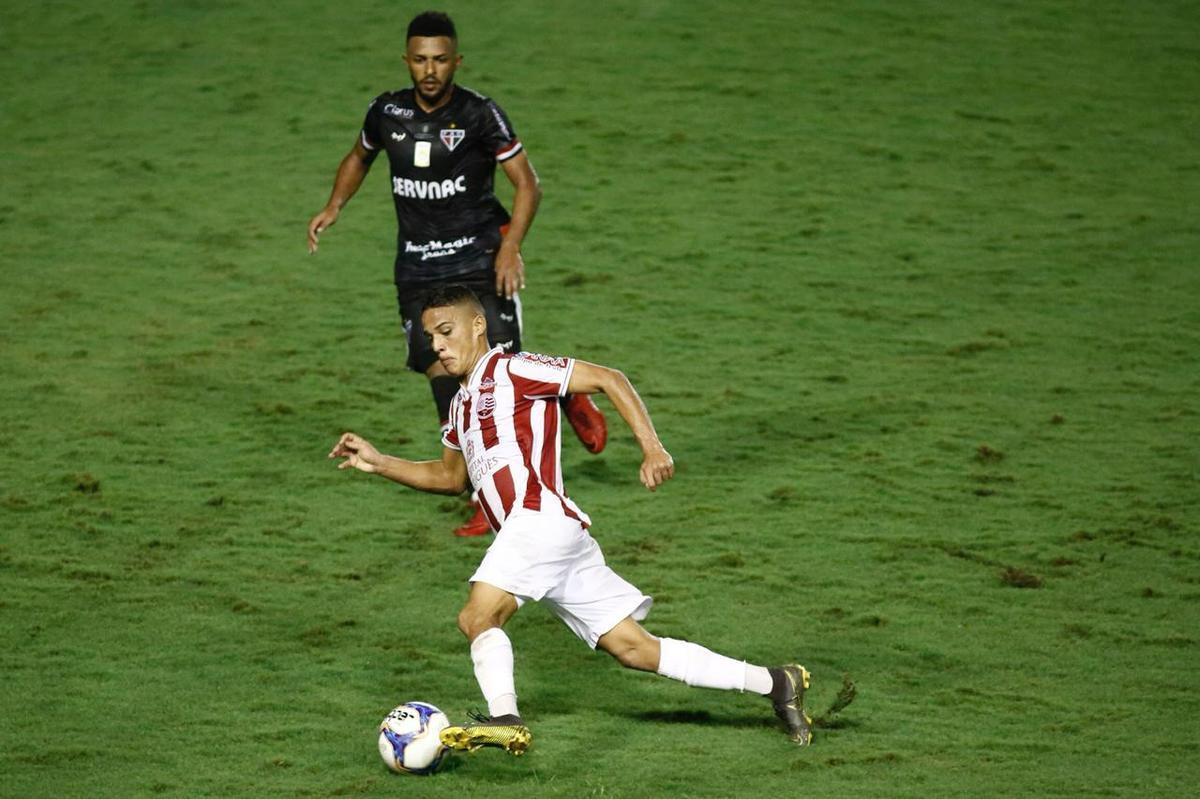 Na nica oportunidade - das poucas criadas - que teve, o Ferrovirio conseguiu furar a defesa do Nutico e sair na vantagem para casa