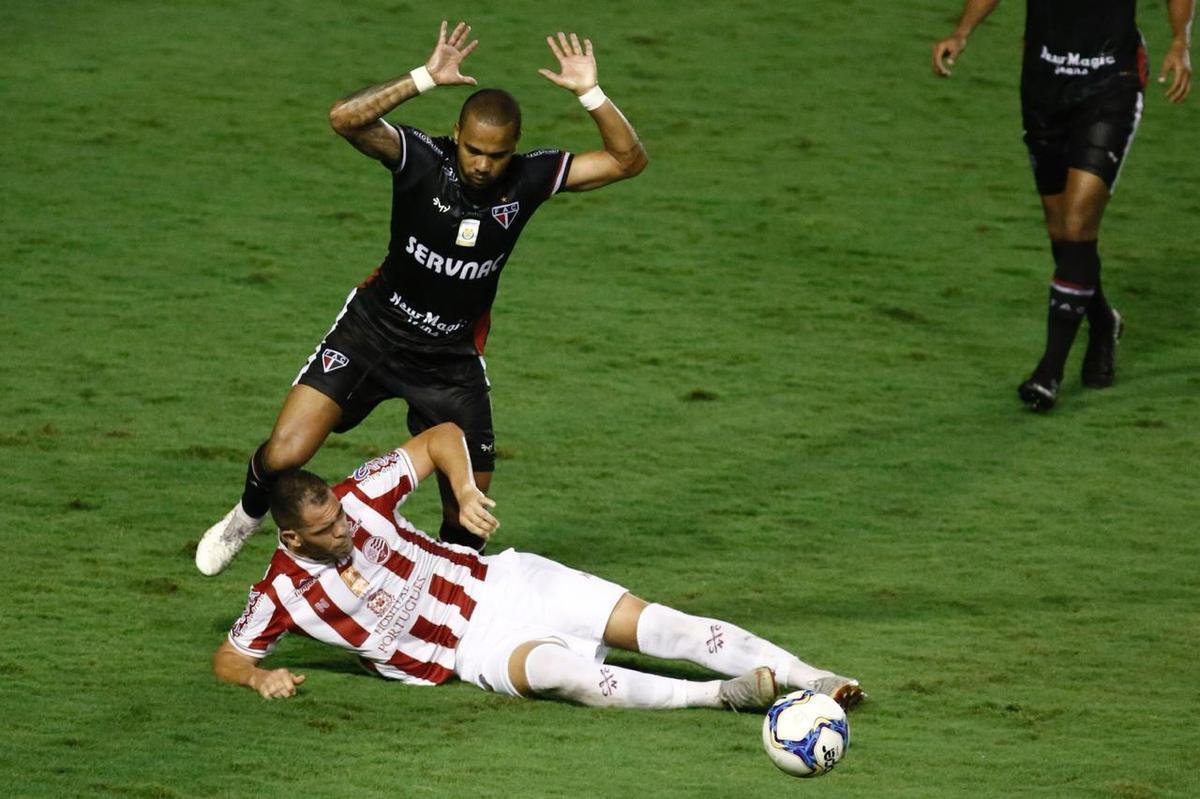 Na nica oportunidade - das poucas criadas - que teve, o Ferrovirio conseguiu furar a defesa do Nutico e sair na vantagem para casa