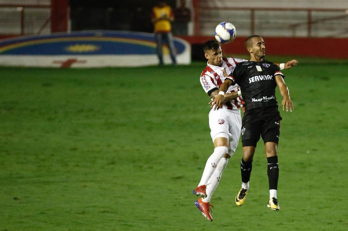 Na nica oportunidade - das poucas criadas - que teve, o Ferrovirio conseguiu furar a defesa do Nutico e sair na vantagem para casa