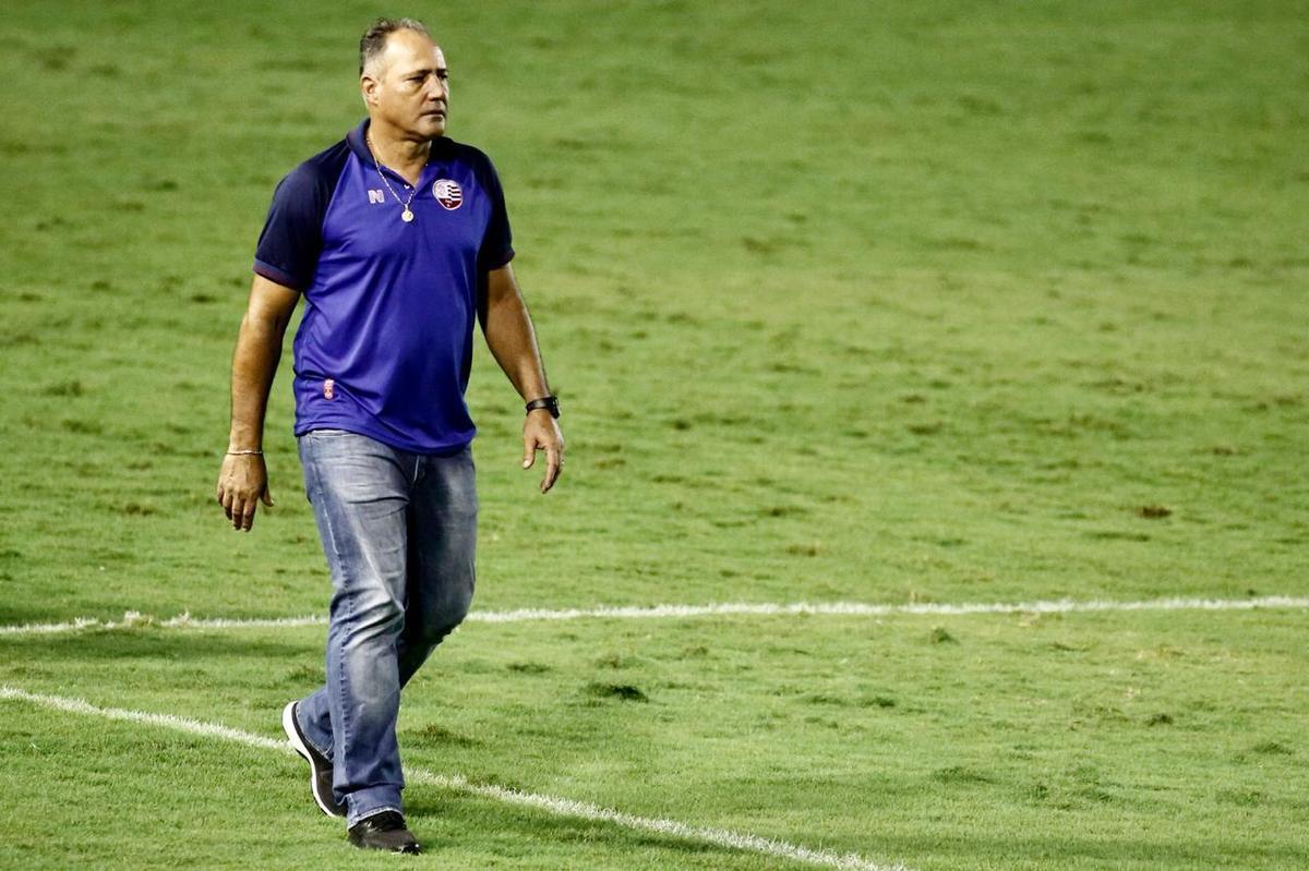 Na nica oportunidade - das poucas criadas - que teve, o Ferrovirio conseguiu furar a defesa do Nutico e sair na vantagem para casa