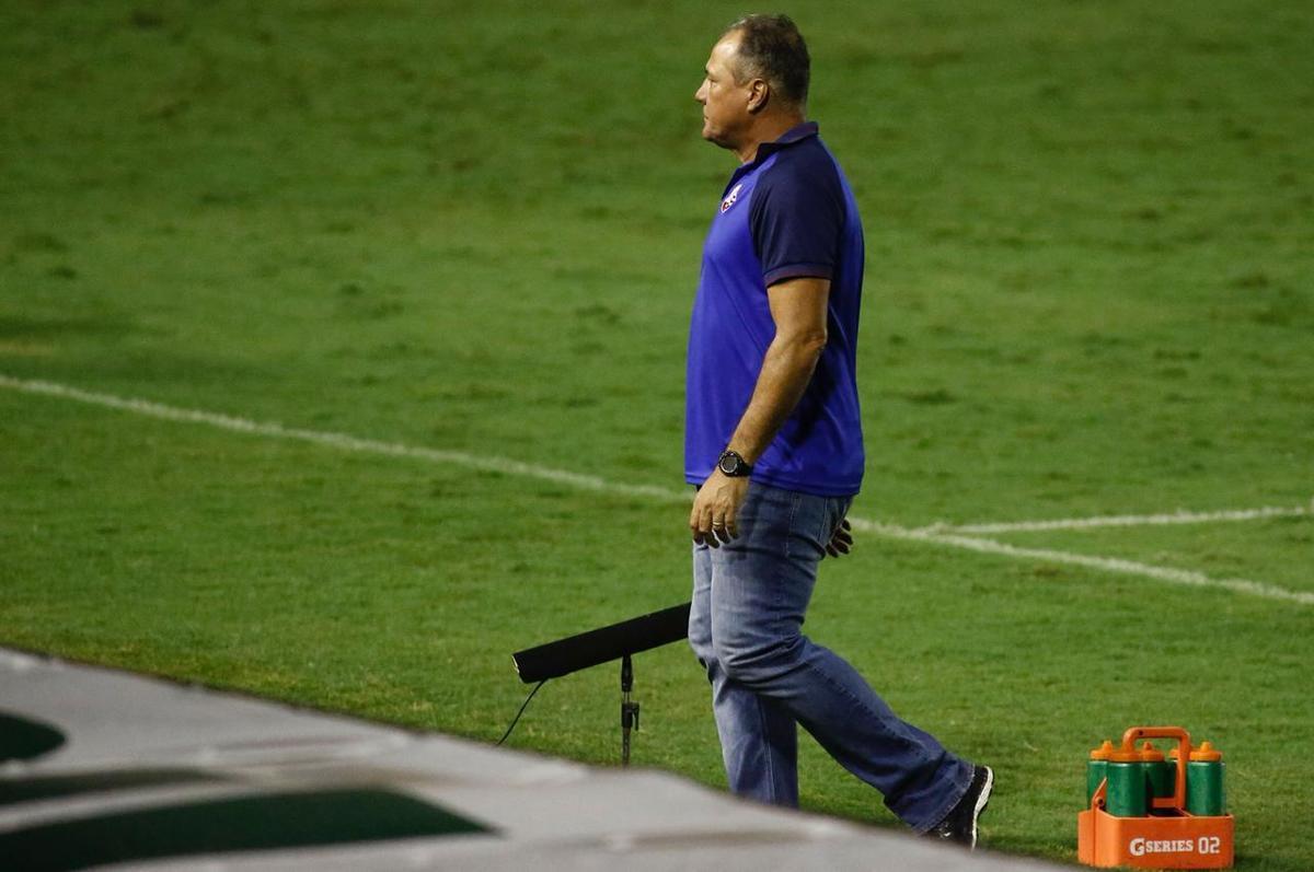 Na nica oportunidade - das poucas criadas - que teve, o Ferrovirio conseguiu furar a defesa do Nutico e sair na vantagem para casa