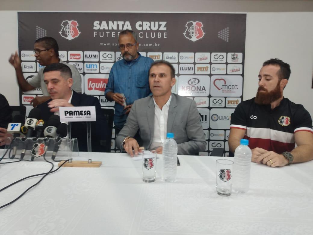 Treinador chega para sua segunda passagem no time coral e tem como misso levar o time a Srie B