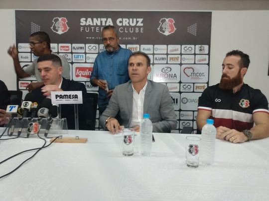 Treinador chega para sua segunda passagem no time coral e tem como missão levar o time a Série B