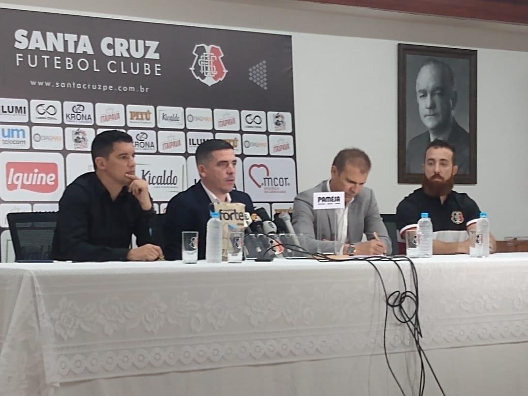 Treinador chega para sua segunda passagem no time coral e tem como misso levar o time a Srie B