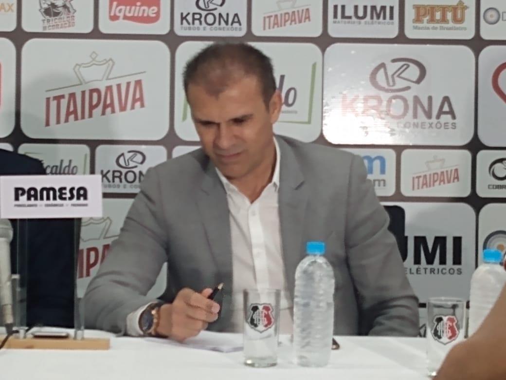 Treinador chega para sua segunda passagem no time coral e tem como misso levar o time a Srie B