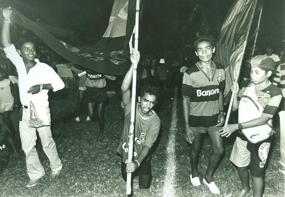 Camisa fornecida pela Topper ao Sport em 1990