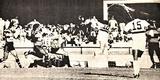 Em 1983, o Sport inaugurou uma parceria com a francesa Le Coq Sportif. Na foto, lance do jogo com o So Paulo, no Morumbi. A partida terminou em 2 a 0 para os tricolores.