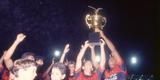 Jogadores do Sport comemoram conquista da Copa do Nordeste, em 1994, com o uniforme criado pela Finta. 