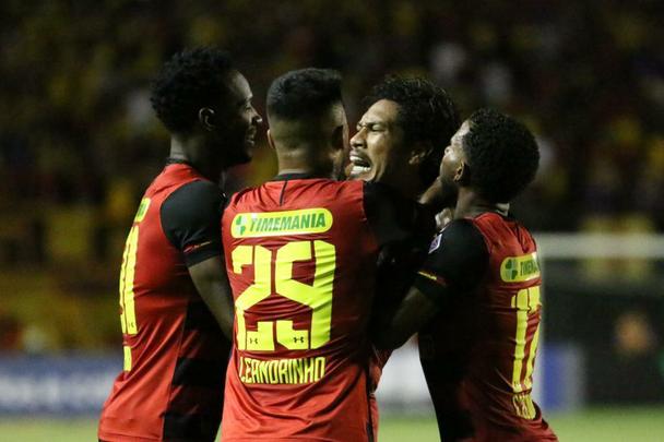Sport e Londrina se enfrentaram na Ilha do Retiro pela 5ª rodada da Série B do Campeonato Brasileiro