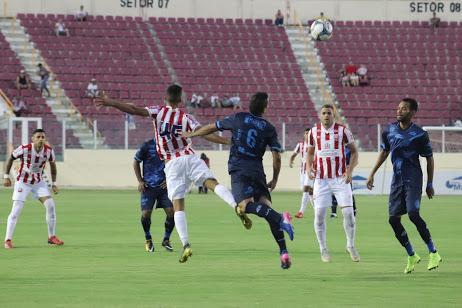 Veja imagens o duelo entre Confiana e Nutico