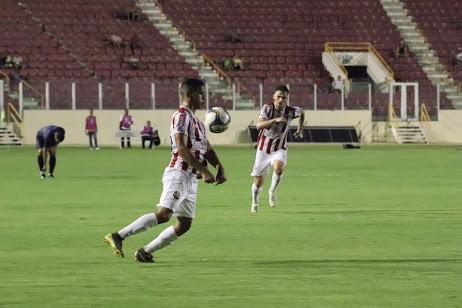 Veja imagens o duelo entre Confiana e Nutico