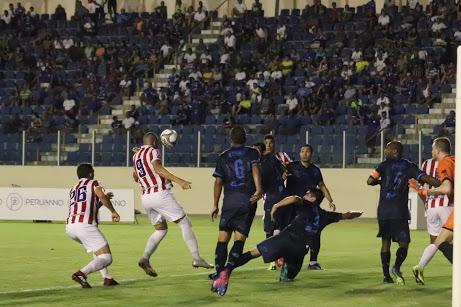 Veja imagens o duelo entre Confiana e Nutico